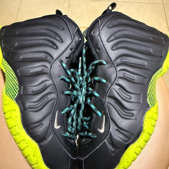 Kids Nike Foamposite Black and Green 2Y - Picture 1 of 6